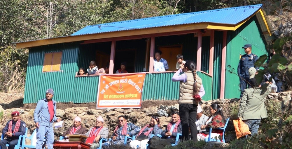 विपन्न परिवारका लागि सशस्त्रले बनाइदियो घर