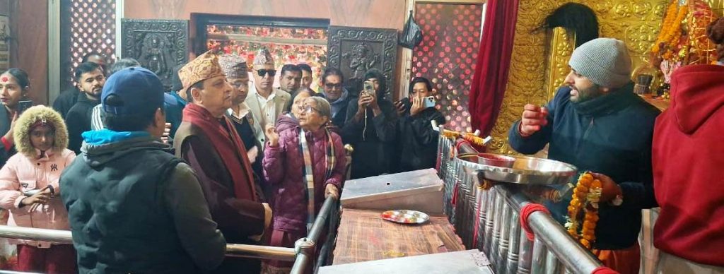 विराटनगर आएर पूर्वराजाले गरे काली मन्दिरमा पुजा अर्चना