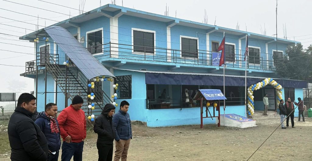 जेनजी आन्दोलनमा कार्यालय ध्वस्त पारिएको इटहरी प्रहरी नयाँ भवनमा