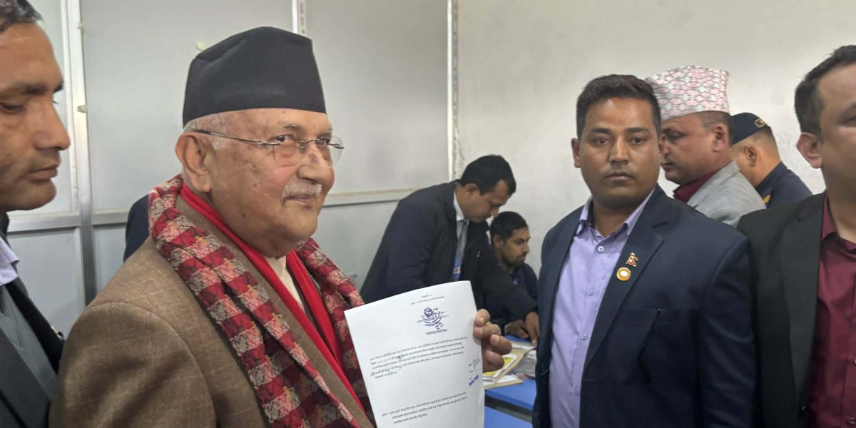 केपी ओलीले झापा–५ मा गरे उम्मेदवारी दर्ता