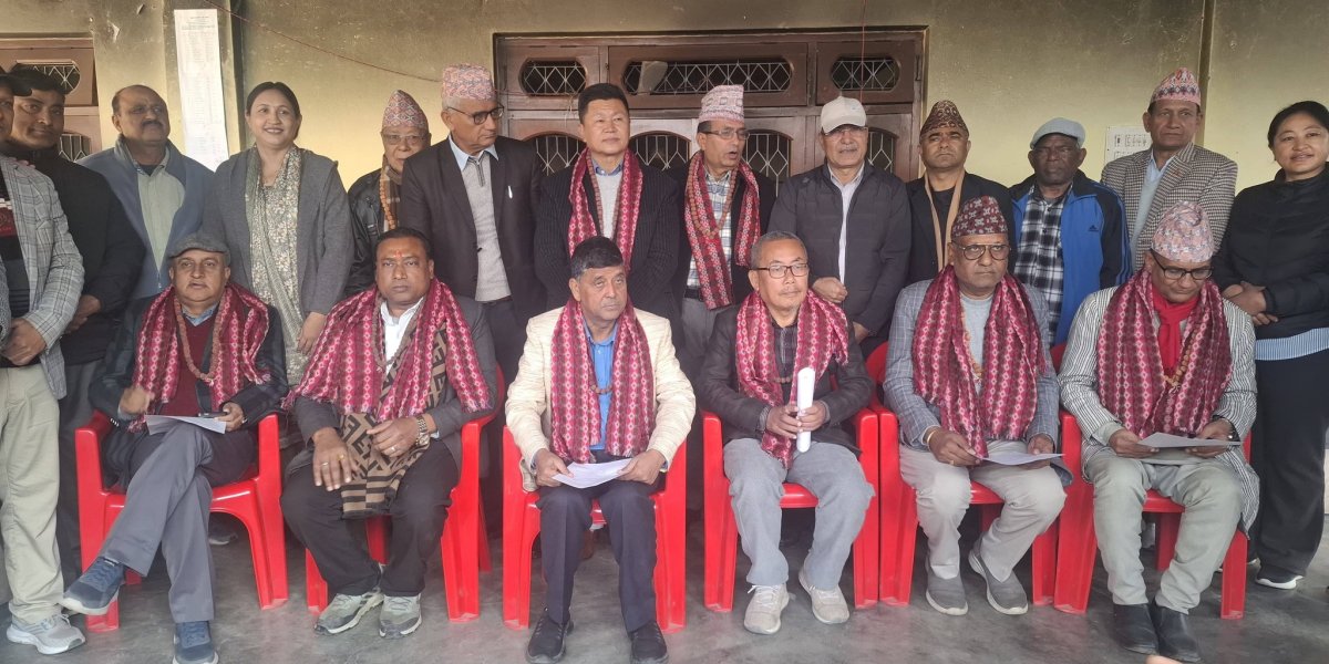 मोरङमा एमाले उम्मेदवारको हात–हातमा टिकट