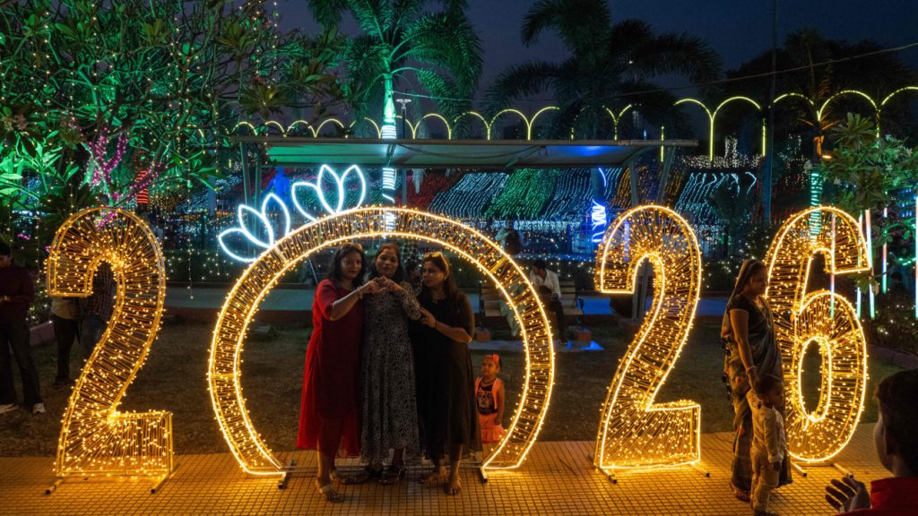 विश्वभर हर्षोल्लासका साथ नयाँ वर्ष सन् २०२६ को स्वागत