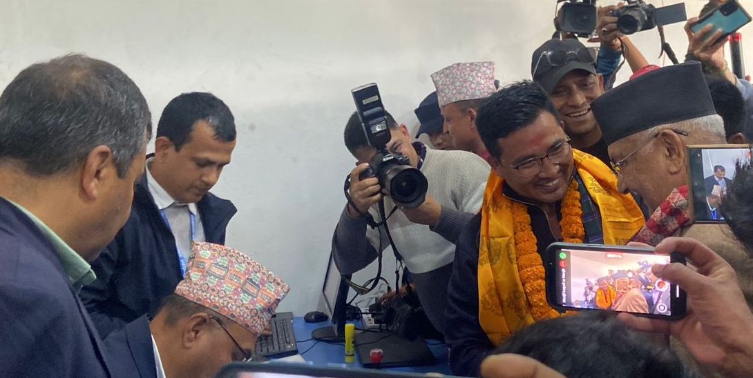 ओलीको उमेर भत्ता खाएर बस्ने भएको रञ्जितको प्रतिक्रिया,  ओलीले भने : पञ्जा लडाइ खेल्ने हो ?