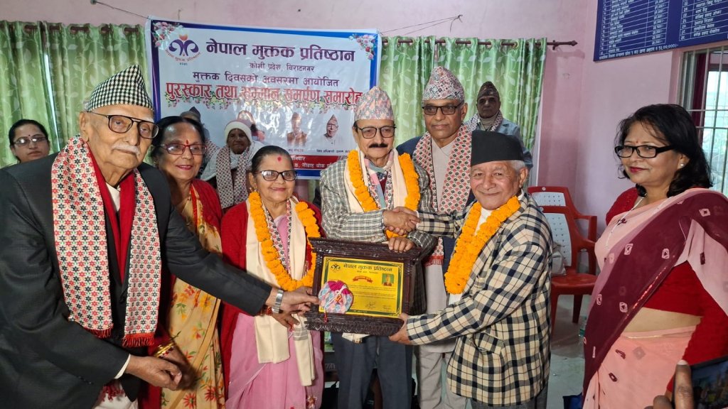 मुक्तक प्रतिष्ठानद्वारा विराटनगरका पोखरेलसहित चार जना पुरस्कृत