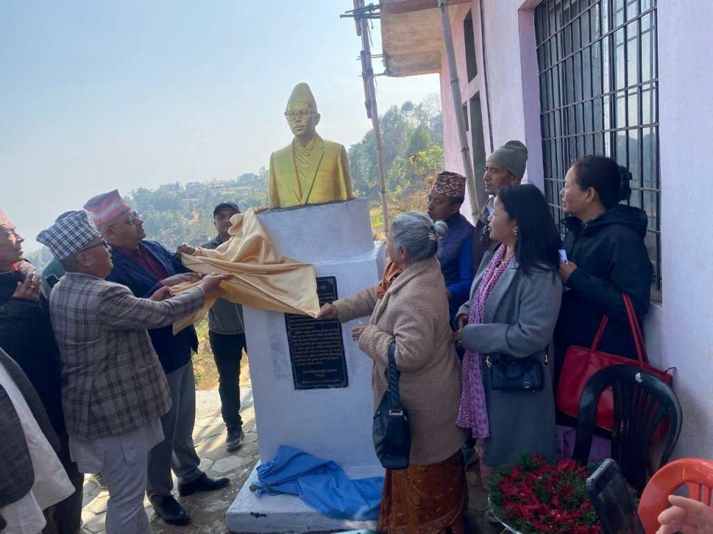 प्रजातान्त्रिक योद्धा दिवानसिंह राईको शालिक अनावरण