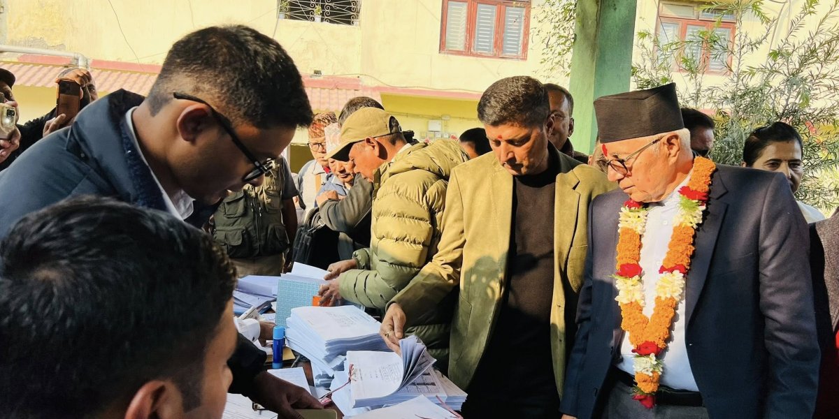 डा. शेखर कोइरालाले दर्ता गराए मोरङ ६ बाट उम्मेदवारी