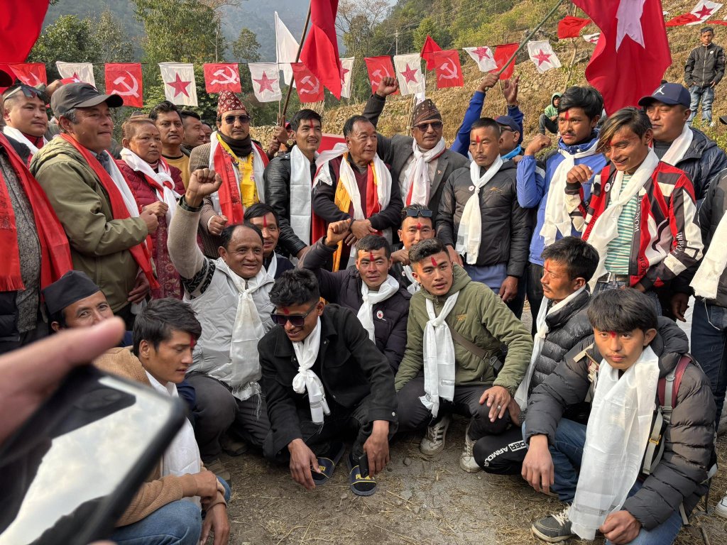 दुप्चेश्वरमा कांग्रेस र एमाले परित्याग गरी ५० भन्दा बढी नेता-कार्यकर्ता नेपाल कम्युनिस्ट पार्टीमा प्रवेश