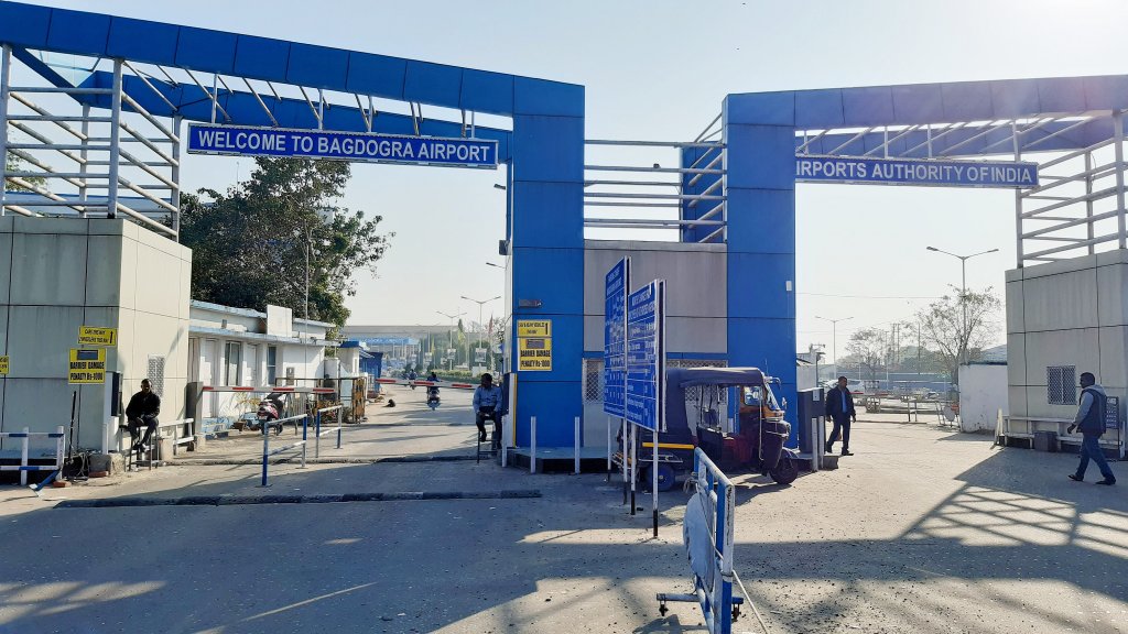 नेपालबाट लगिएको भनिएको ७ करोड रुपैयाँ मूल्यको हिरा बागडोगरा विमानस्थलबाट बरामद