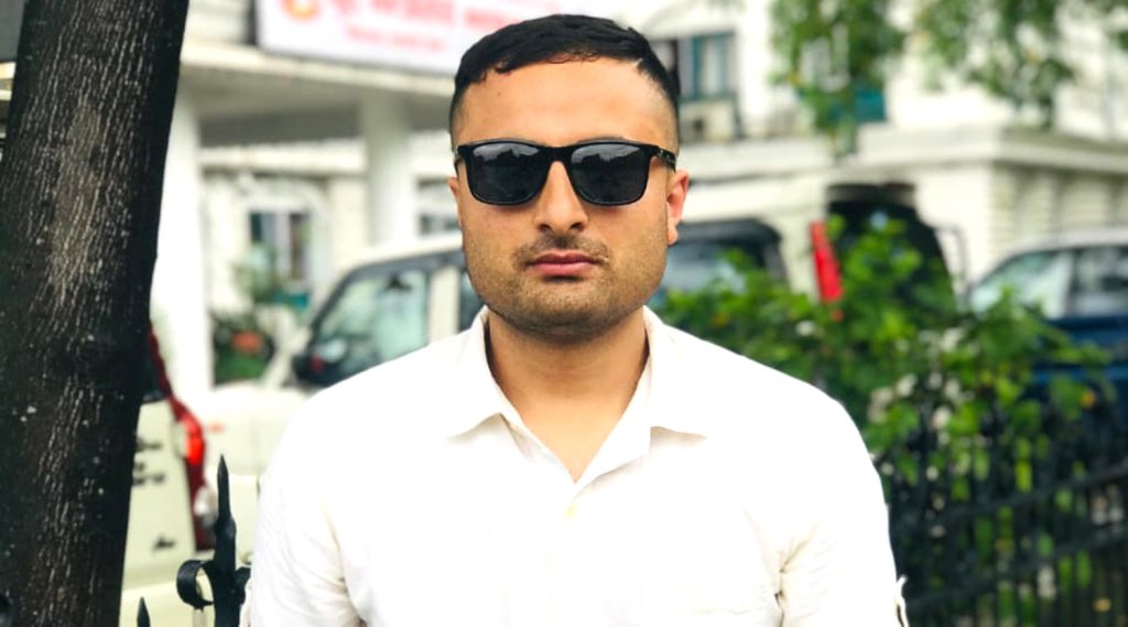 एमाले पौवादुङमा पालिका सचिव कार्कीद्वारा पार्टी परित्याग घोषणा
