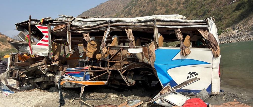 तामाकोशी नदीमा बस खस्दा मृत्यु हुनेको संख्या ११ पुग्यो
