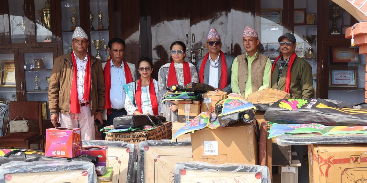 आदर्श माविले पाएको पुरस्कार रकमबाट अन्य विद्यालयलाई खेल सामग्री सहयोग