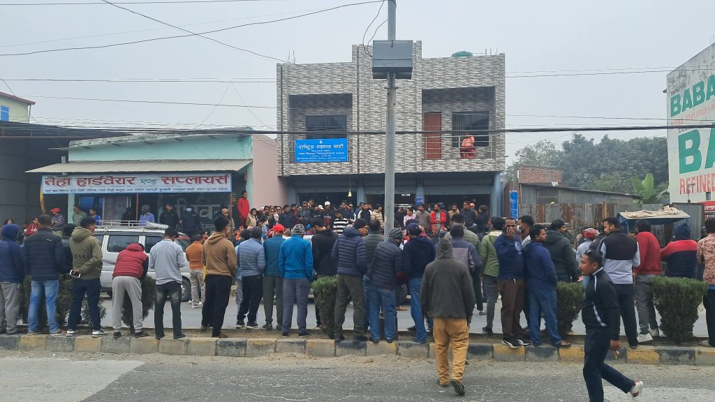 विराटनगर आइपुगे बालेन (फोटोफिचर)