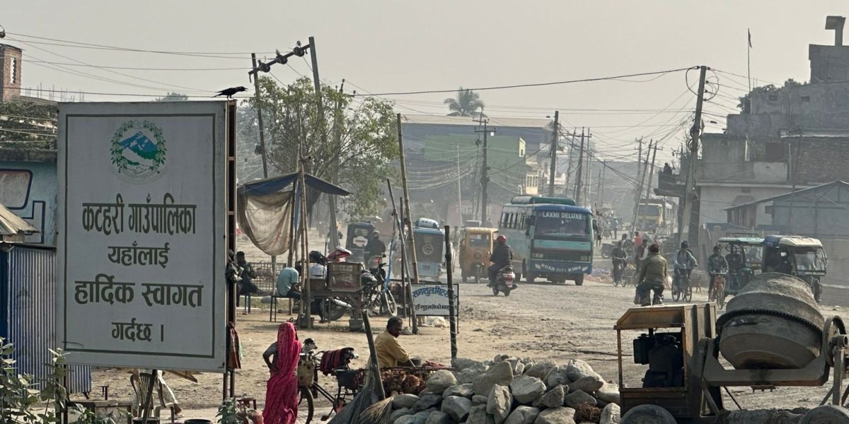 धुलोले थलिएको व्यापार : नेता आउँछन् भोटले, जनता रुन्छन् धुलोले