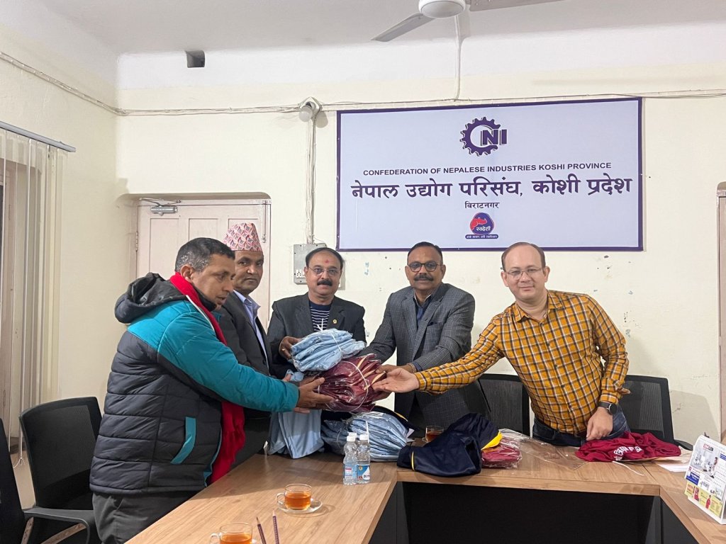 परिसंघद्वारा विद्यालयलाई खेलकुद जर्सी हस्तान्तरण