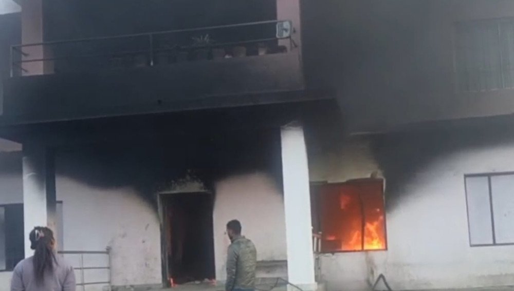 गाउँपालिकाको निर्माणाधीन भवनमा आगलागी, करोडौंको क्षति