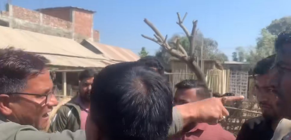सुनसरीमा कांग्रेस कार्यकर्तासँग झडप, स्थिति नियन्त्रणमा लिन लाठीचार्ज