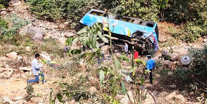 उदयपुरमा भएको बस दुर्घटनामा १५ जना घाइते