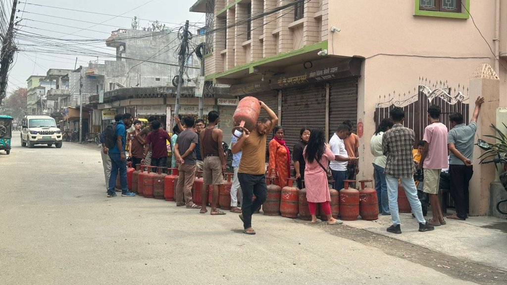 पर्याप्त बजारमा पठाउँदा पनि किन देखिदैछ ग्यासको अभाव ?