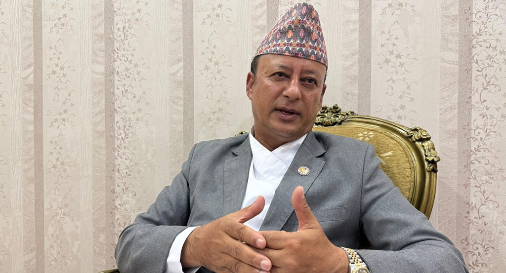 पक्राउ परेका पूर्वमन्त्री खड्का पनि अस्पताल भर्ना