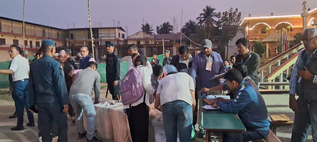 मोरङमा ६४.५६ प्रतिशत मत खस्यो, मतपेटिका संकलन धमाधम