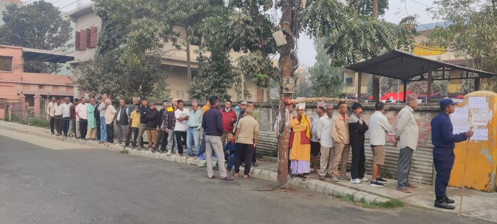 विराटनगरमा प्रतिनिधिसभा निर्वाचनको मतदान सुरु (फोटो फिचर)