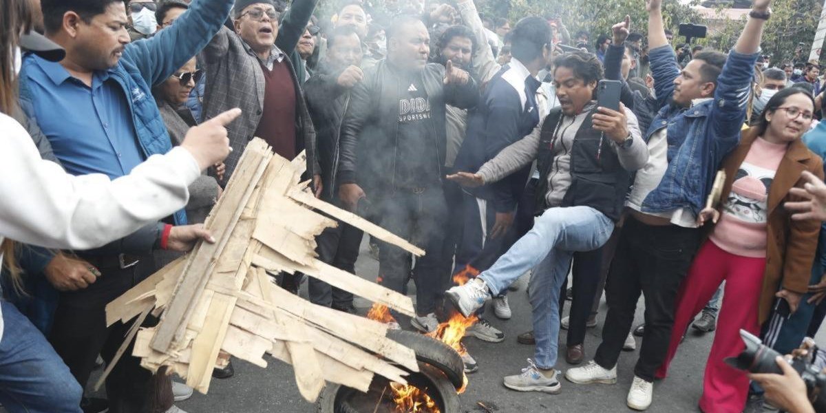 ओली पक्राउको विरोध गर्ने ७ जना एमाले कार्यकर्ता बबरमहलबाट पक्राउ