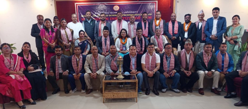 मनमोहनमा एलएलएमका विद्यार्थीलाई पुरस्कार र स्वागत !