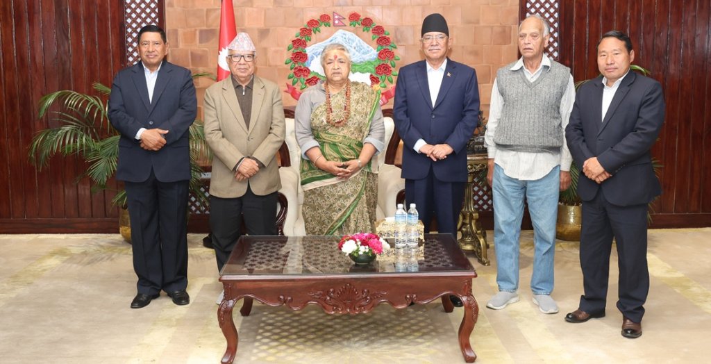 निर्वाचन सफल पार्न सहयोग गरेकोमा प्रधानमन्त्री कार्कीद्वारा नेकपा नेताहरूलाई धन्यवाद