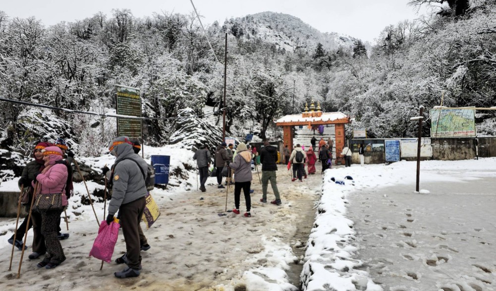 हिउँले छपक्कै पाथीभरा क्षेत्र