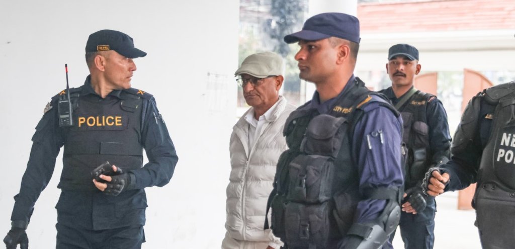 पूर्वगृहमन्त्री रमेश लेखकलाई म्याद थपका लागि अदालत लगियो