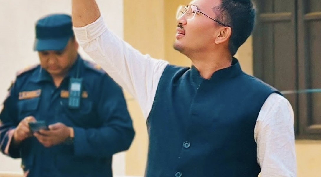 दुई प्रधानमन्त्रीका उम्मेदवार क्षेत्र बाहिर हुँदा रञ्जितले गरे झापा ५ बाट मतदान