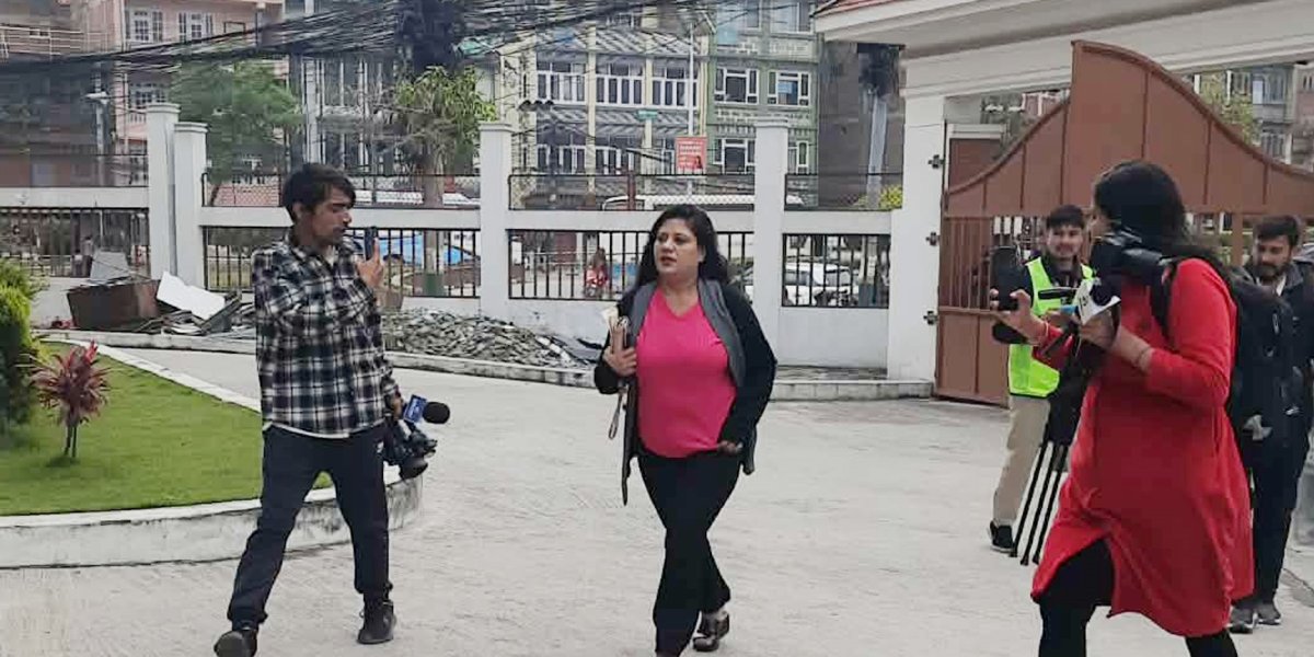 एमाले सचिव महेश बस्नेतविरुद्ध उजुरी दिन शोभा पाठक सरकारी वकिलको कार्यालयमा