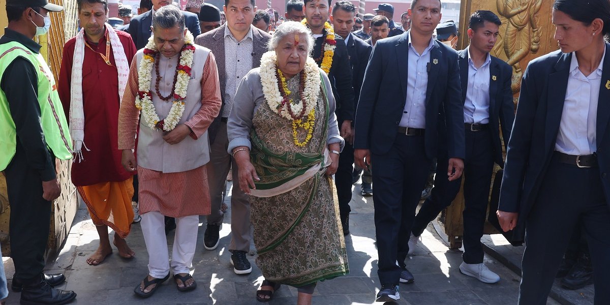 निर्वाचन शान्तिपूर्ण रूपमा सम्पन्न भएको खुसीयालीमा प्रधानमन्त्री कार्कीद्वारा पशुपतिमा रूद्राभिषेक पूजा