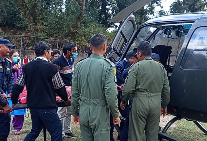 जटिल अवस्थाकी सुत्केरीको हेलिकप्टरबाट उद्धार