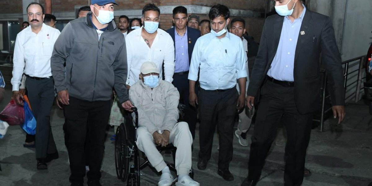 २१ दिनको अस्पताल बसाइपछि एमाले अध्यक्ष ओली डिस्चार्ज