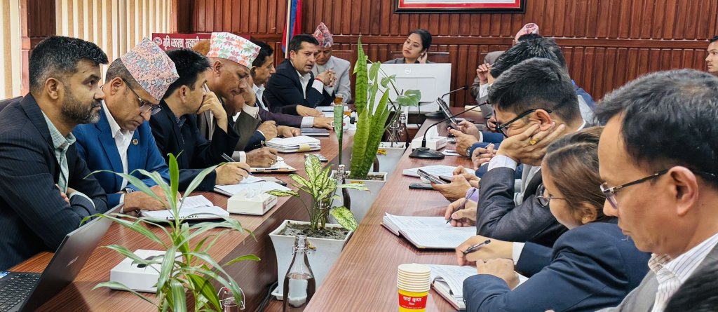 सहकारी पीडितको बचत फिर्ता गराउन महान्यायाधिवक्ता र सीआईबी प्रमुखसँग मन्त्रीको छलफल 