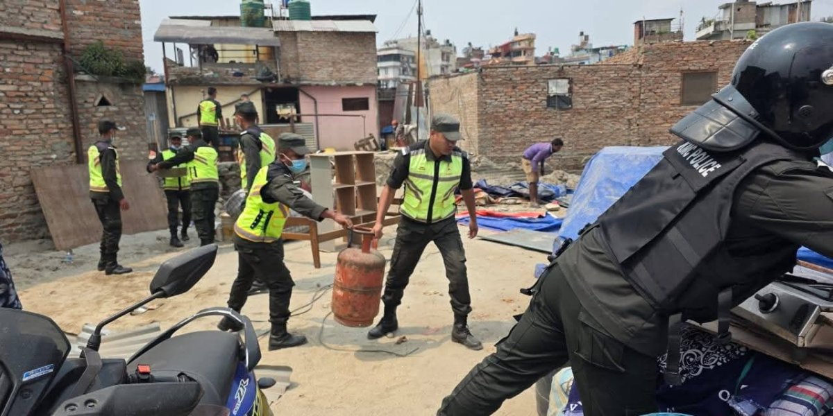हटाइएका वस्तीका २१४ परिवार सरकारको सम्पर्कमा