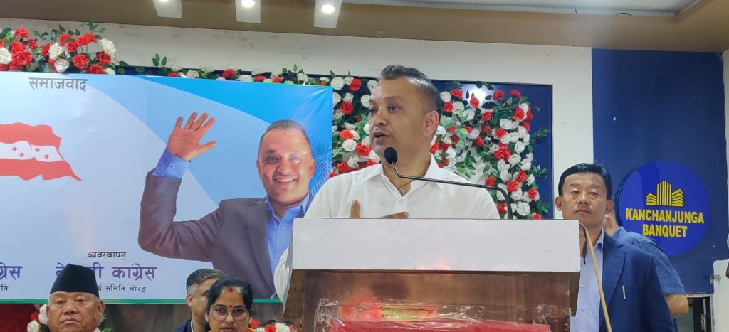 प्रचण्डकै भाषामा गगनले भने, ‘सिंहले अगाडि फड्को मार्न दुई कदम पछाडि हटेको हो, काँग्रेस फेरि जुर्मुराउँछ’