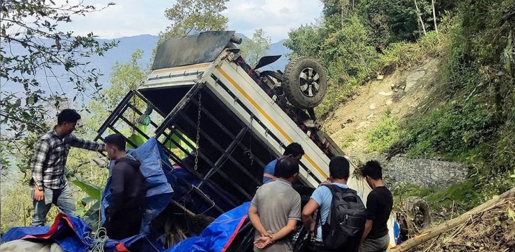 पाँचथरमा पिकअप दुर्घटना हुँदा एकको मृत्यु, दुई घाइते