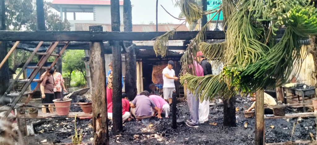 इटहरीमा दमकल जलाएपछिको पीडाः आगलागीमा घर जलेर नष्ट