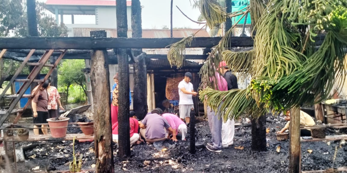 इटहरीमा दमकल जलाएपछिको पीडाः आगलागीमा घर जलेर नष्ट