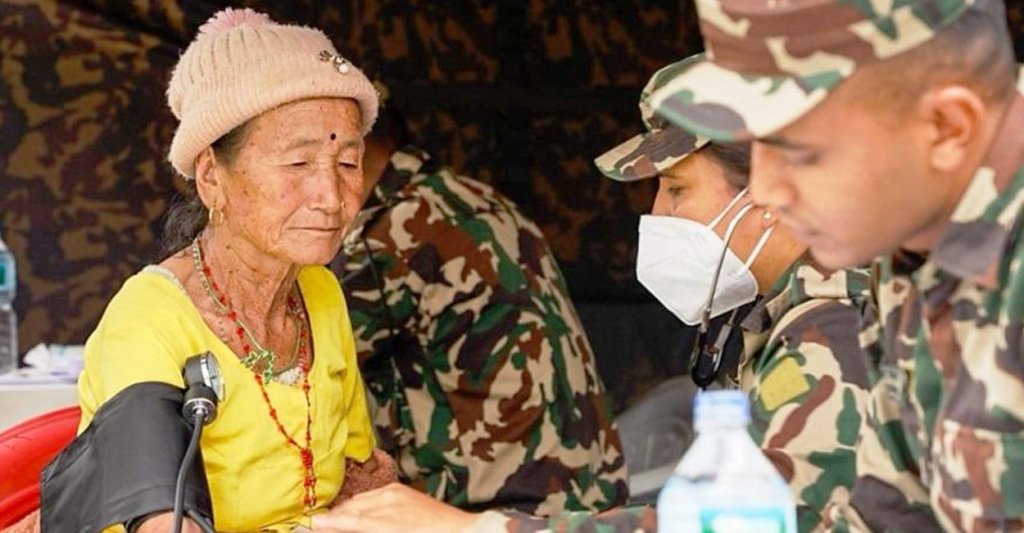 नेपाली सेनाको निःशुल्क स्वास्थ्य शिविरमा २०८ जनालाई सेवा