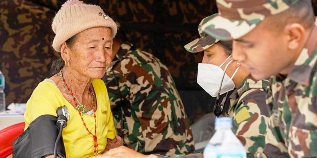 नेपाली सेनाको निःशुल्क स्वास्थ्य शिविरमा २०८ जनालाई सेवा