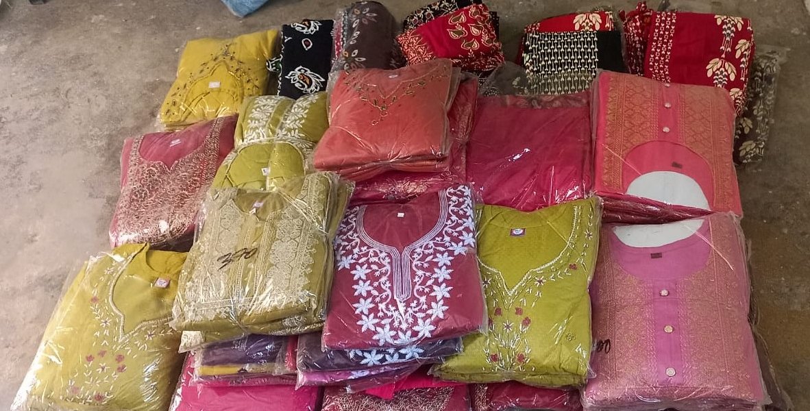 भन्सार छलेर भारतबाट ल्याएको कपडा बरामद