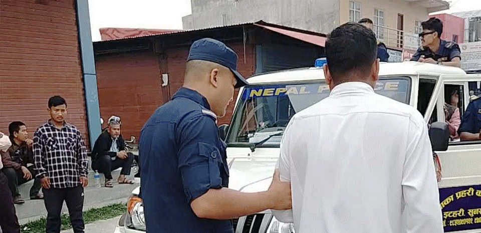 लेखापढी व्यवसायी पक्राउको विरोध, १७ जना प्रहरीको नियन्त्रणमा