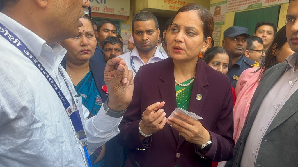 मन्त्री बनेको १४ दिनमै दीपक साहको बिदाइ हुने, अस्पताल दौडिने निशा मेहेता पनि निशानामा
