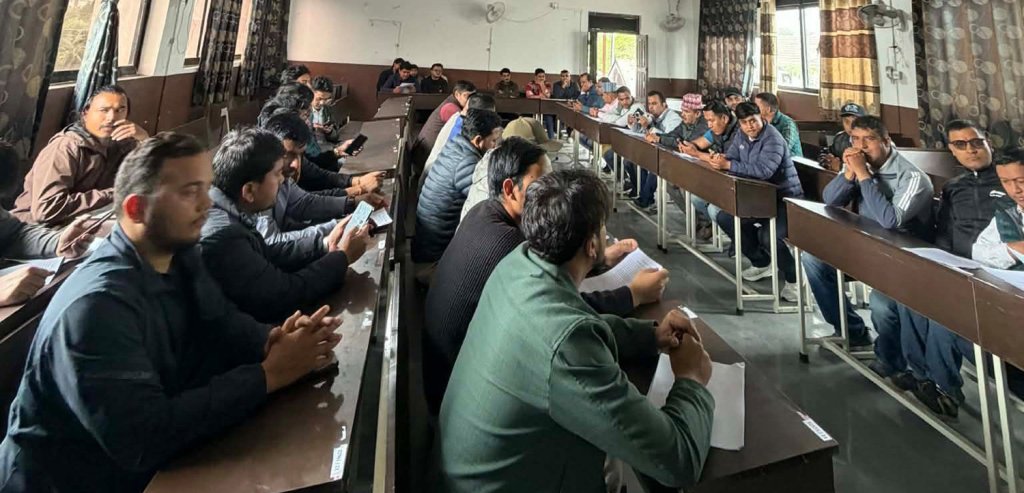 एमालेमा नेतृत्व परिवर्तनको दबाब, युवा नेताहरूद्वारा पुनर्जागरण भेला