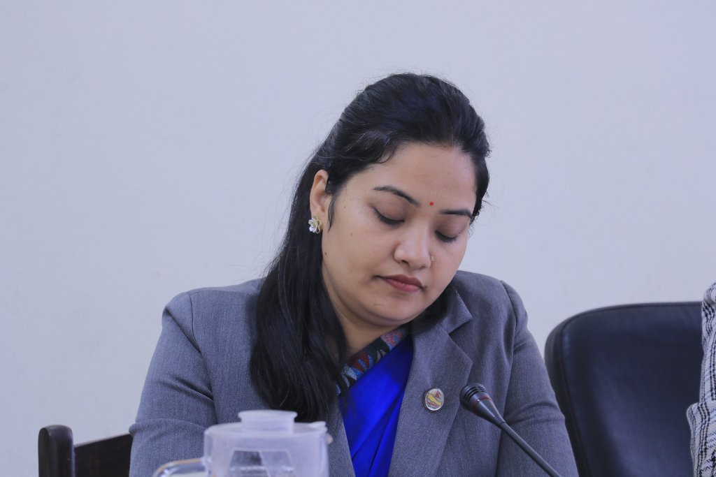 कर्मचारीलाई राजनीति नगर्न सरकारको चेतावनी, राजनीति गरे जागिर जाने