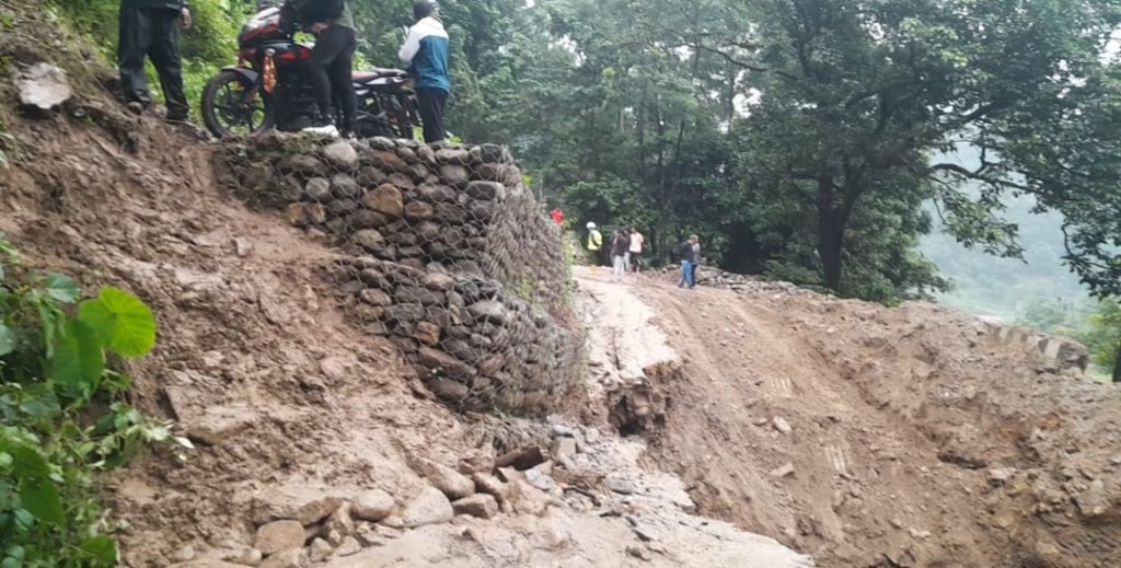 मेची राजमार्गको राजदुवाली खण्ड एक साता दिउँसोभर बन्द हुने