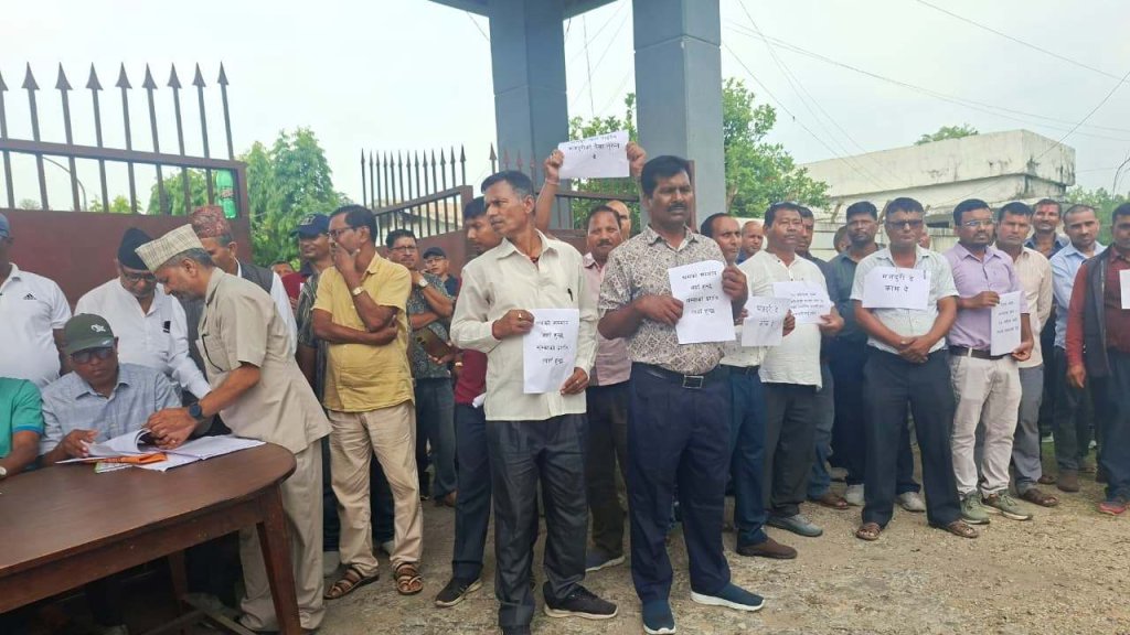 तलब नपाएपछि उदयपुर सिमेन्टका मजदुर आन्दोलनमा